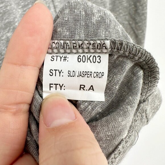 NEW Pressbox Chicago Blackhawks Short Sleeve Crop Tee Heather Grey Women's S - Picture 8 of 8